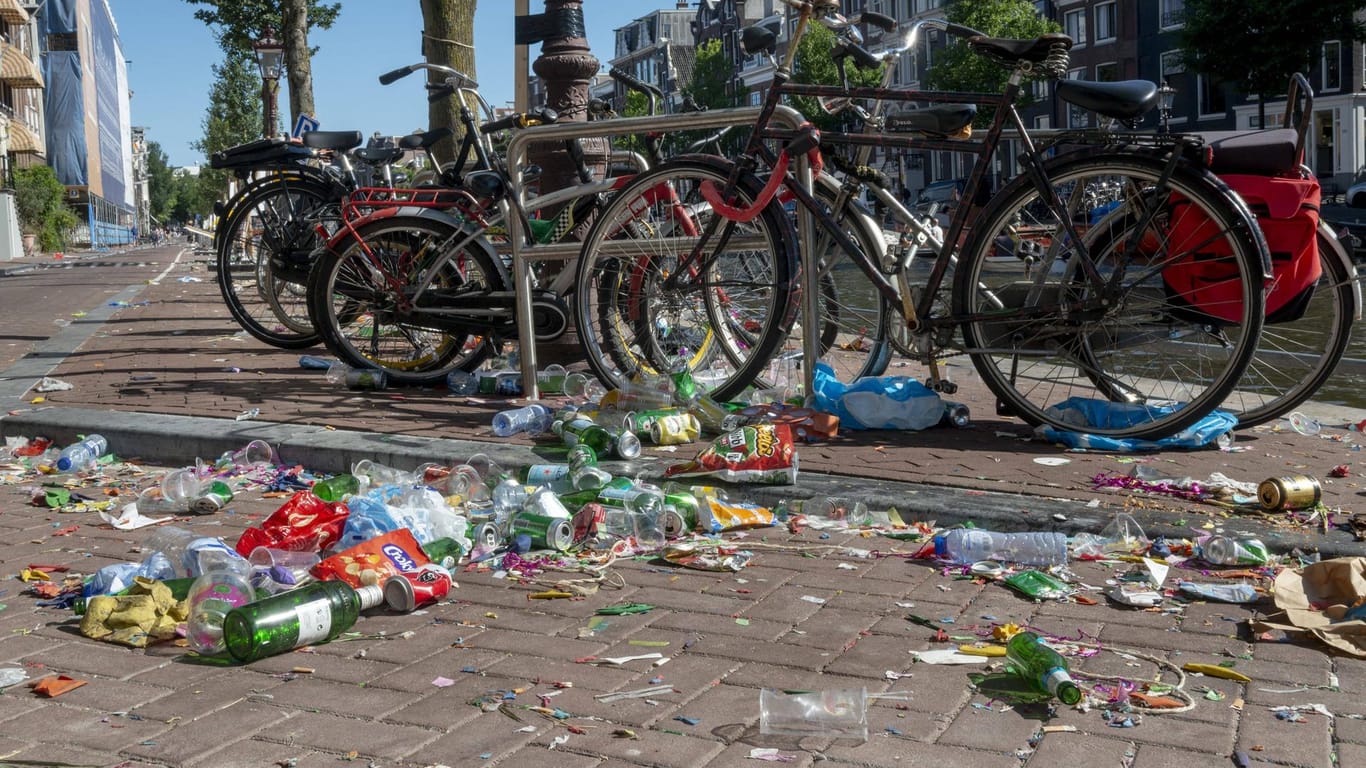 Schmutzige Straße: Müll in Amsterdam auf die Straße zu werfen, kostet 140 Euro.