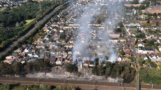 Bei dem Brand sind 32 Menschen verletzt worden. Bei dem Brand sind 32 Menschen verletzt worden.