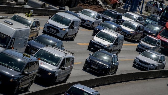 Im zähfließenden Verkehr einfach den Tempomat einschalten? Besser nicht, rät der TÜV Rheinland. Im zähfließenden Verkehr einfach den Tempomat einschalten? Besser nicht, rät der TÜV Rheinland.