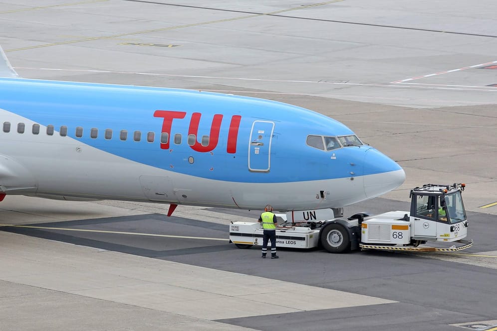 Flieger von TUI fly: Ein Linienflugzeug ist auf dem Weg nach Mallorca wegen technischer Probleme in Stuttgart gelandet. (Symbolfoto)