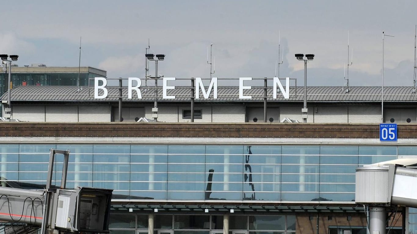 Der Bremer Flughafen: Passagiere sollten sich vor Abflug informieren, ob ihr Flug nach dem Sicherheitsalarm von den Verspätungen betroffen ist. (Archivbild)