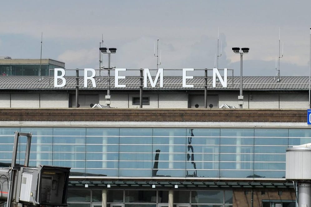 Der Bremer Flughafen: Passagiere sollten sich vor Abflug informieren, ob ihr Flug nach dem Sicherheitsalarm von den Verspätungen betroffen ist. (Archivbild)