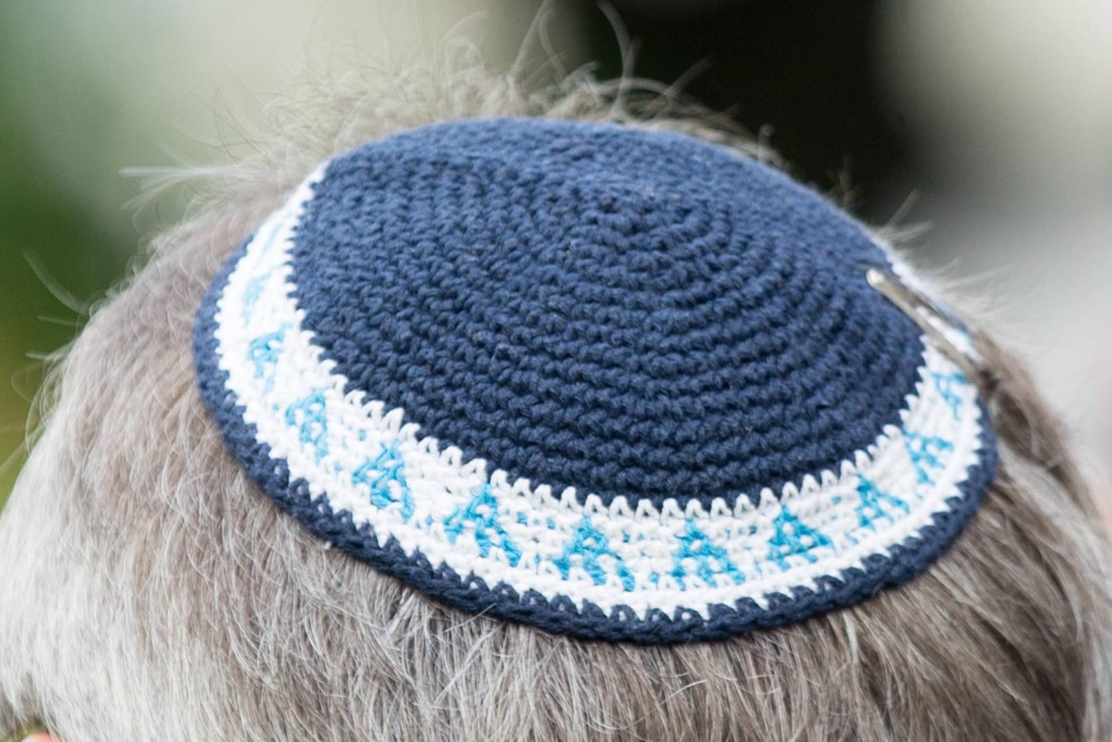 Eine Kippa (Symbolbild): Die meisten antisemitischen Straftaten wurden von rechts motivierten Tätern begangen.