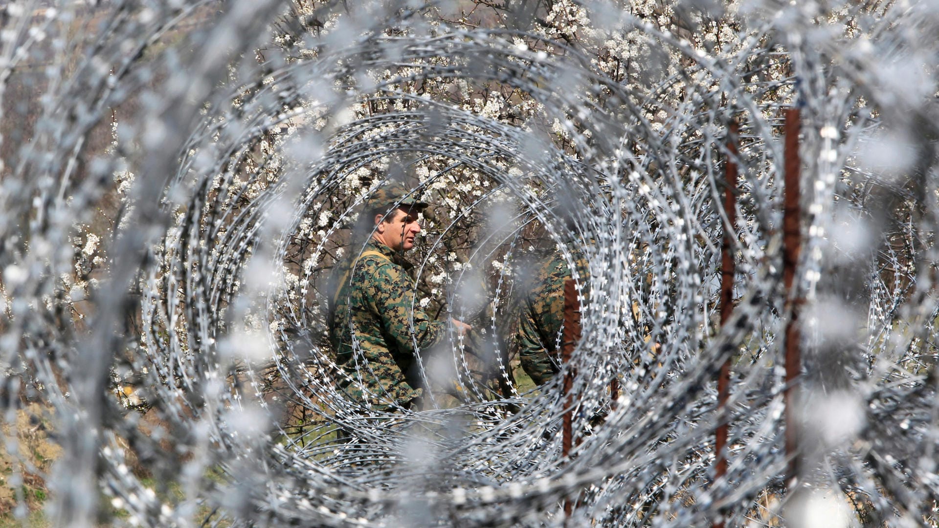 Grenzschützer patrouillieren an der Grenze zu Georgiens abtrünniger Region Südossetien: Völkerrechtlich gehört die nach Unabhängigkeit strebende Region noch zu Georgien. (Archivbild) Grenzschützer patrouillieren an der Grenze zu Georgiens abtrünniger Region Südossetien: Völkerrechtlich gehört die nach Unabhängigkeit strebende Region noch zu Georgien. (Archivbild)