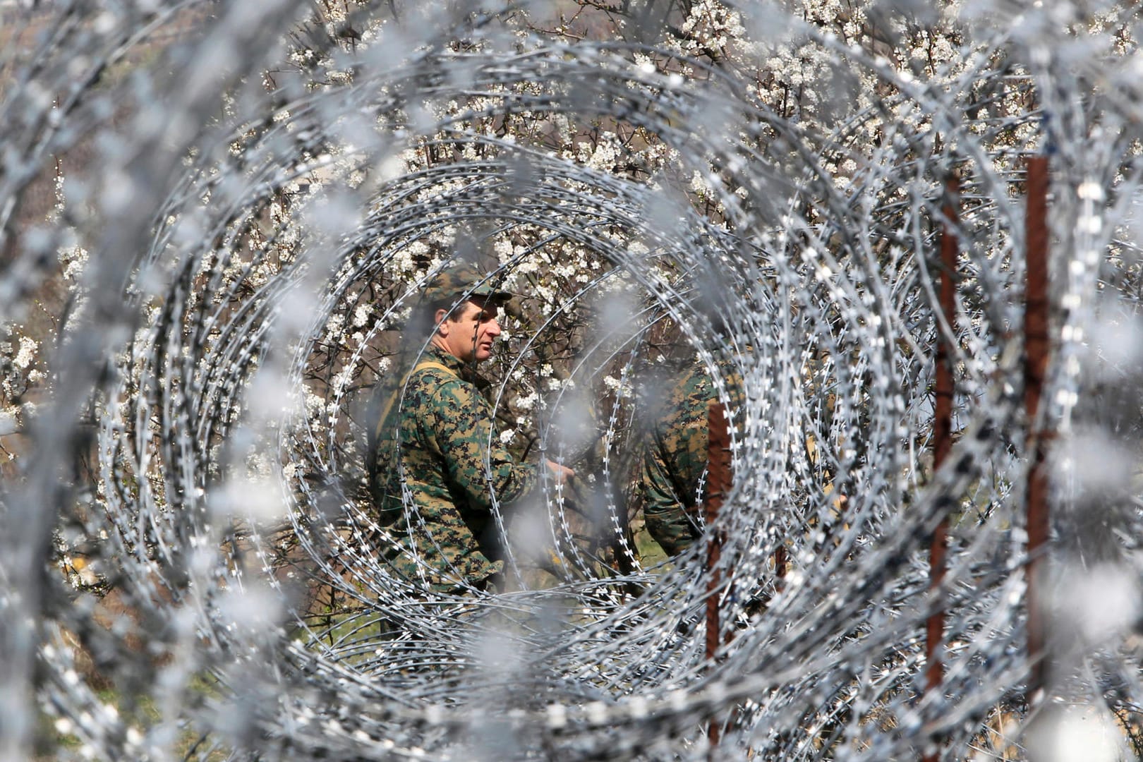 Grenzschützer patrouillieren an der Grenze zu Georgiens abtrünniger Region Südossetien: Völkerrechtlich gehört die nach Unabhängigkeit strebende Region noch zu Georgien. (Archivbild)