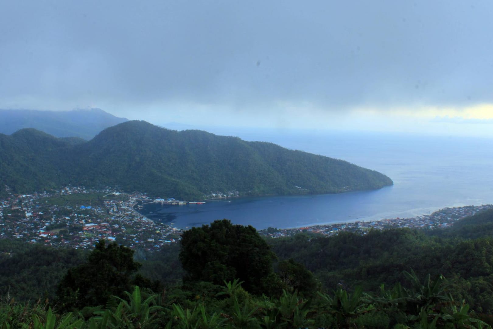 Die indonesische Insel Sulawesi (Symbolbild): Der Glaube an die Macht von Schamanen ist in Indonesien weit verbreitet – das nutzte der Mann aus.