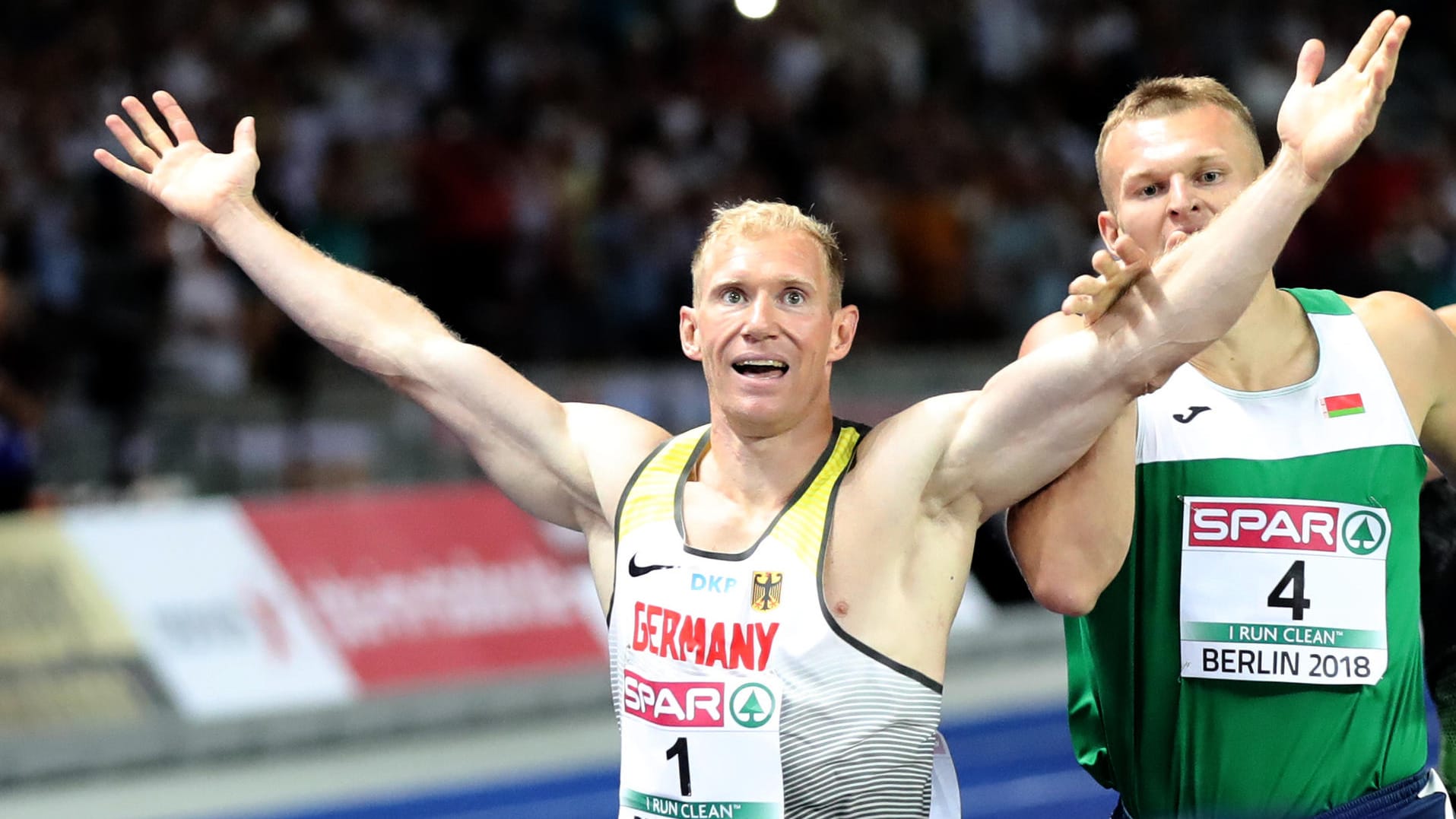 Befreiender Jubel: Arthur Abele nach dem entscheidenden Lauf über 1500 Meter.