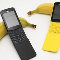 Nokia 8110 4G: Seine gebogene Form brachte dem alten 8110 den Namen Banana-Phone ein. Die neuen Modelle sind daran angelehnt.