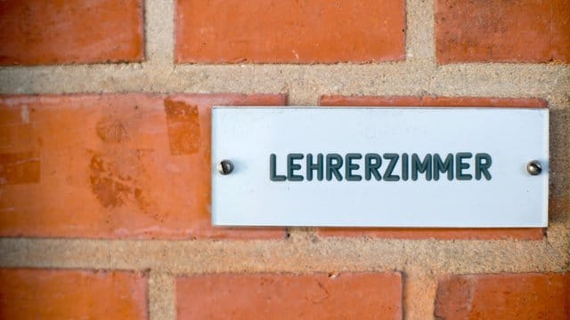Der Lehrermangel verstärke den Arbeitsdruck und die Belastung der Kollegen. Der Lehrermangel verstärke den Arbeitsdruck und die Belastung der Kollegen.