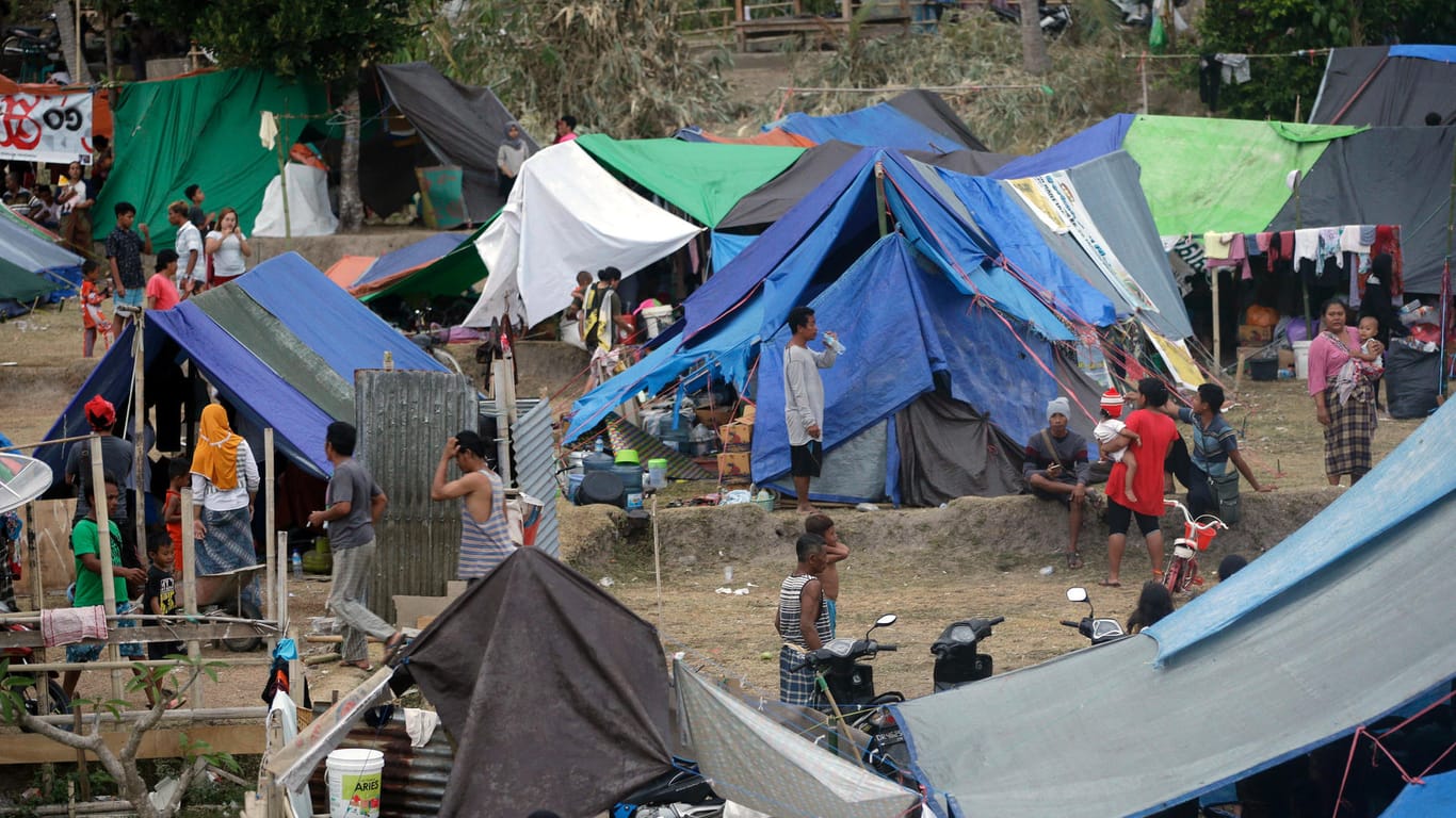 Notlager: Nach dem Erdbeben suchten viele Menschen Unterschlupf in provisorischen Zeltlagern.