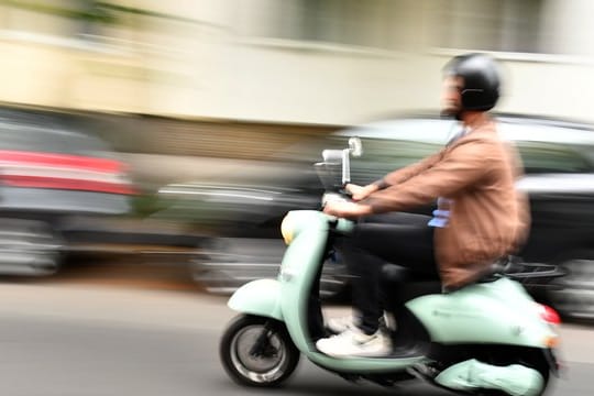 Ein ADAC-Test zeigt: Der Leihvorgang eines E-Rollers ist kinderleicht.