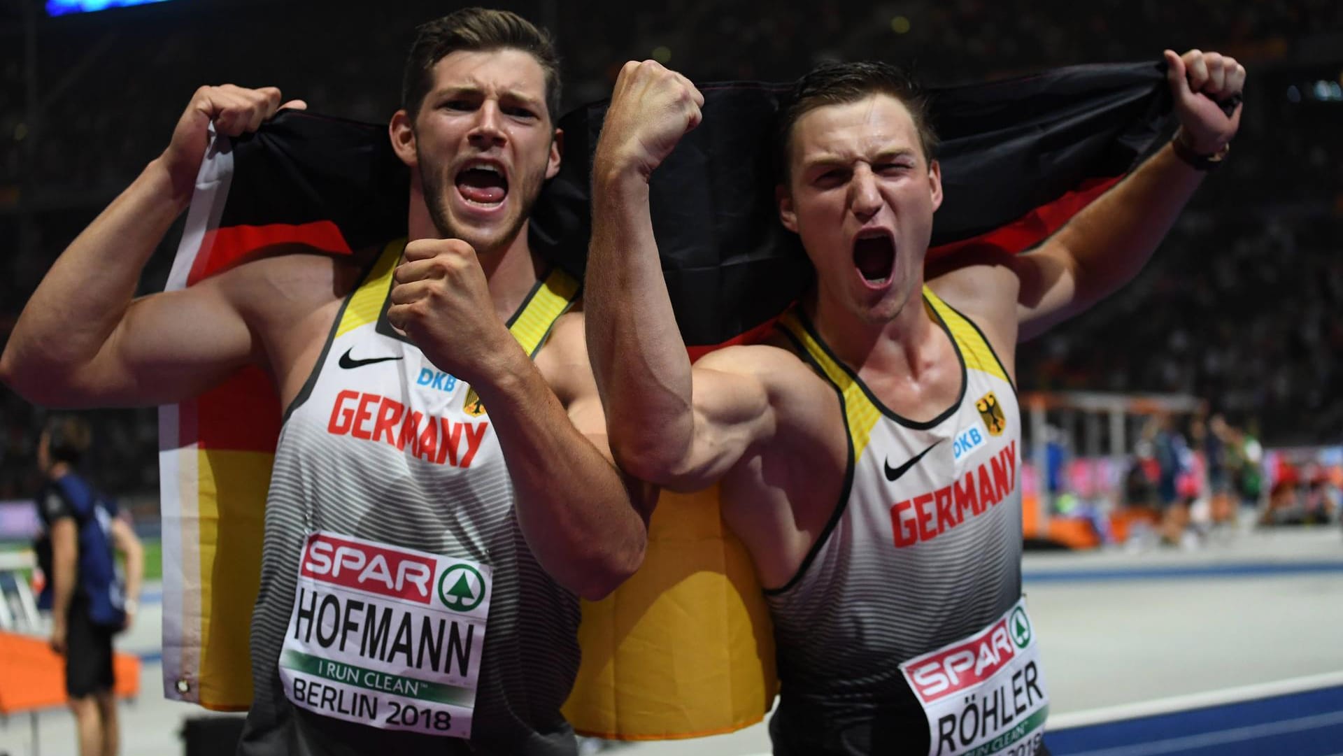 Jubel bei Hofmann (l.) und Röhler: Deutschland triumphiert beim Speerwurf.