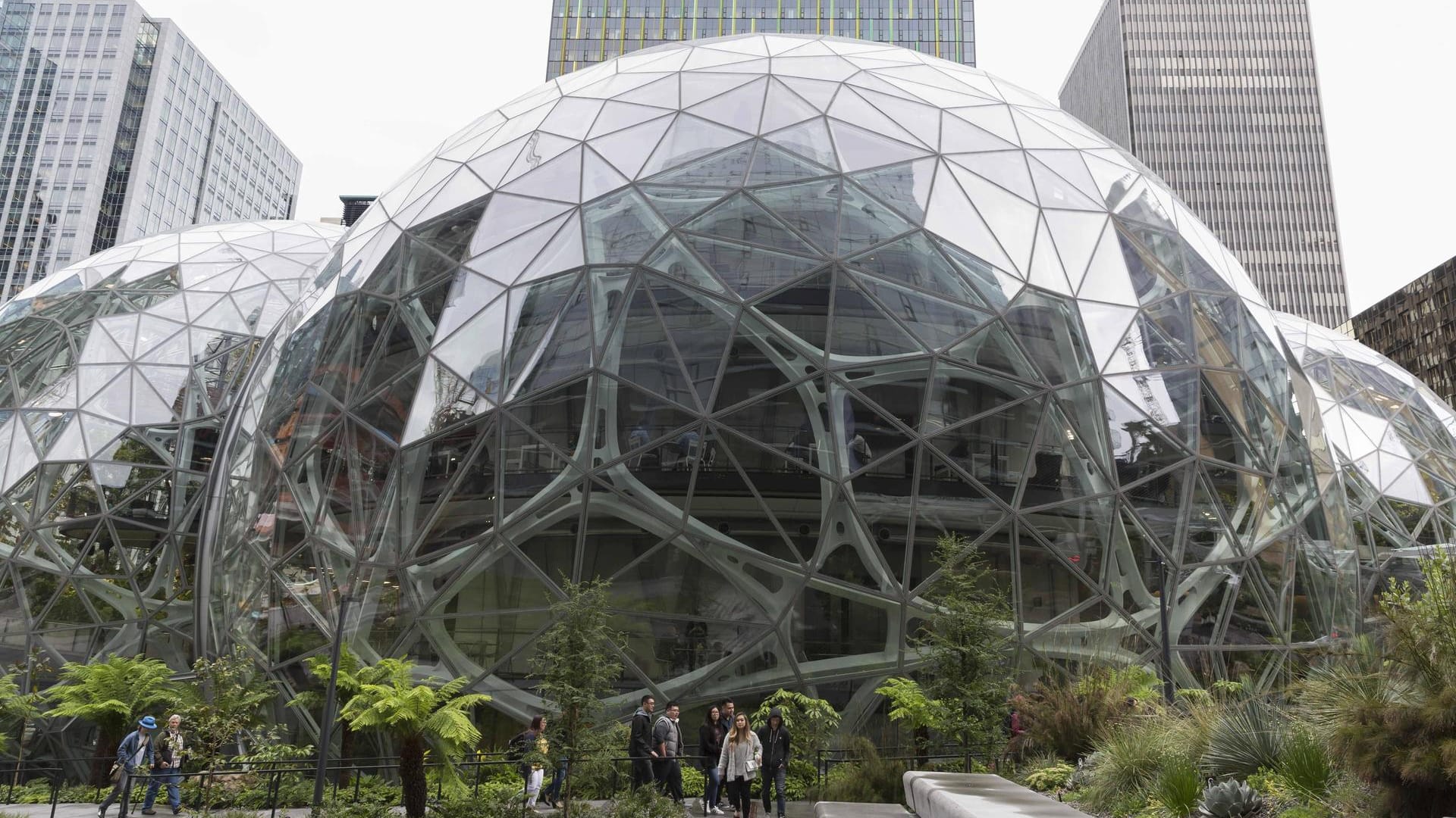 Amazon Hauptquartier in Seattle: Das US-Gesundheitssystem leidet unter hohen Versicherungskosten. Amazon versucht, Wege zu finden, die Gesundheitskosten für Mitarbeiter zu senken.