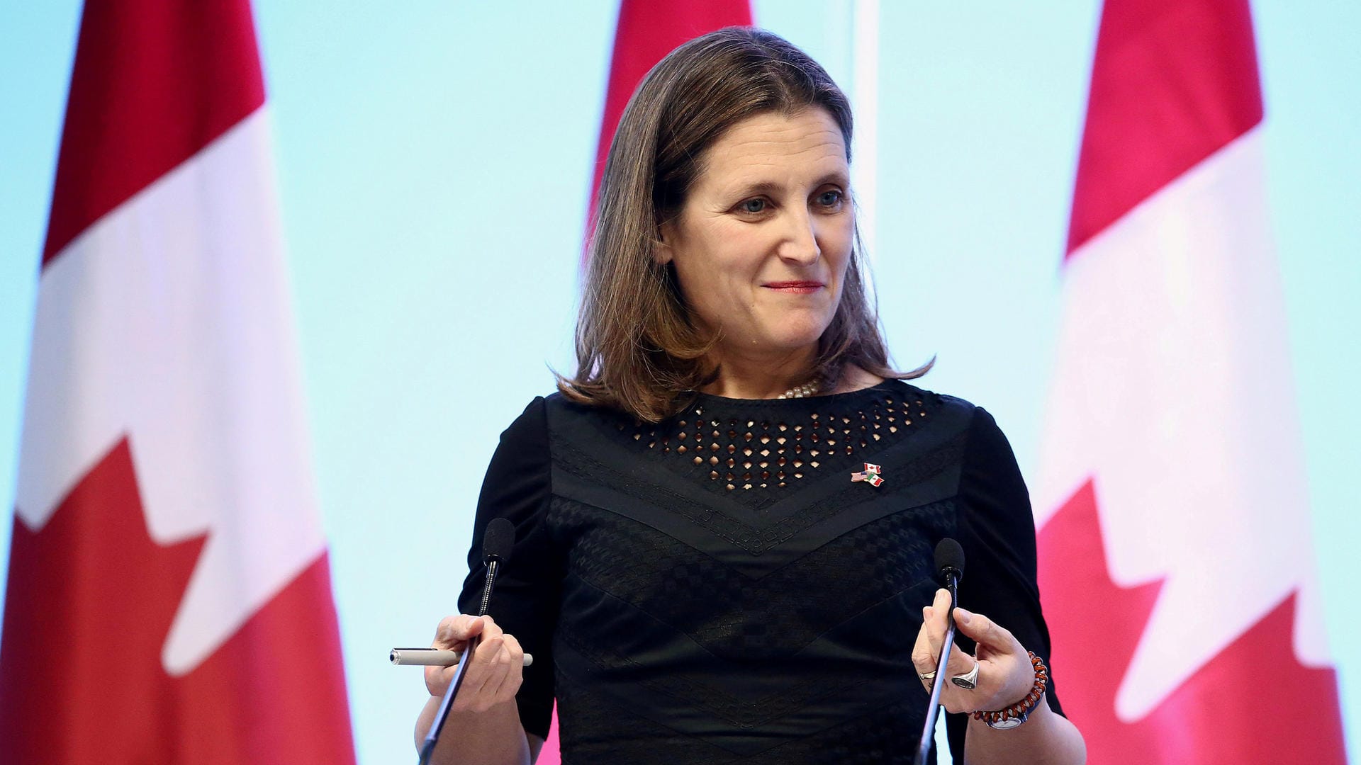 Chrystia Freeland während einer Konferenz: Die Außenministerin hat in einem Tweet die jüngsten Festnahmen von Feministinnen in Saudi-Arabien kritisiert. Daraufhin folgte ihre Ausweisung.