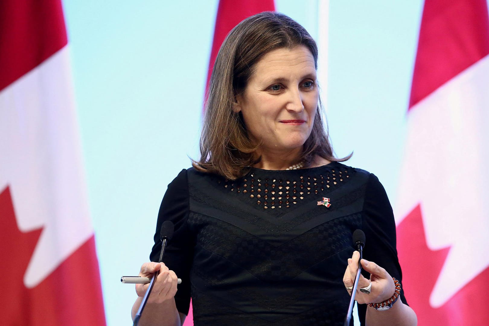 Chrystia Freeland während einer Konferenz: Die Außenministerin hat in einem Tweet die jüngsten Festnahmen von Feministinnen in Saudi-Arabien kritisiert. Daraufhin folgte ihre Ausweisung.