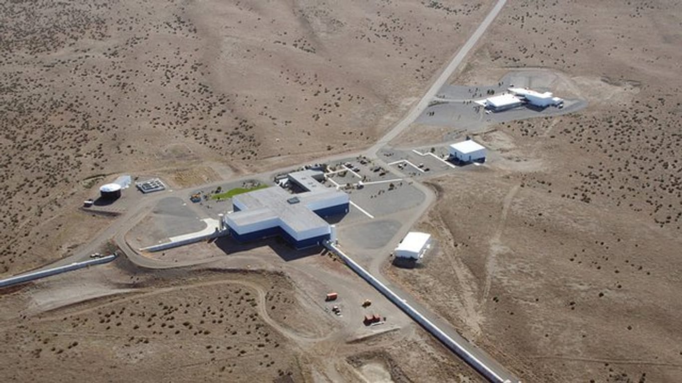 Ein Luftbild von LIGO (Laser Interferometer Gravitational-Wave Observatory): Arte zeigt die spannende Dokumentation "Geheimnisvolle Schwarze Löcher".