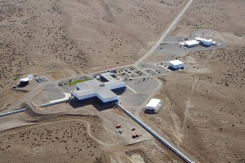 Ein Luftbild von LIGO (Laser Interferometer Gravitational-Wave Observatory): Arte zeigt die spannende Dokumentation "Geheimnisvolle Schwarze Löcher".