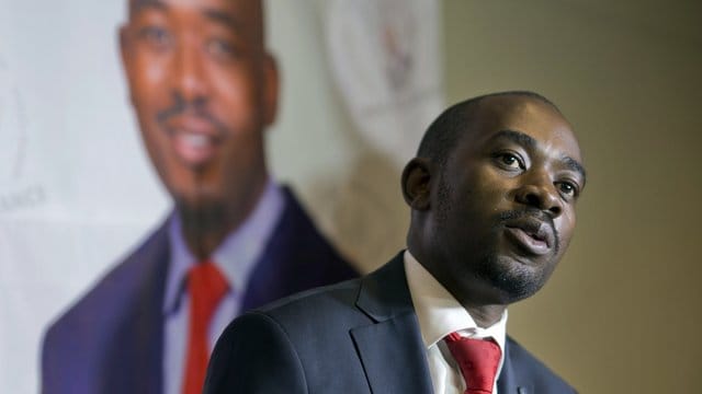 Simbabwes wichtigster Oppositionskandidat Nelson Chamisa hat den Wahlsieg von Präsident Mnangagwa angefochten. Simbabwes wichtigster Oppositionskandidat Nelson Chamisa hat den Wahlsieg von Präsident Mnangagwa angefochten.