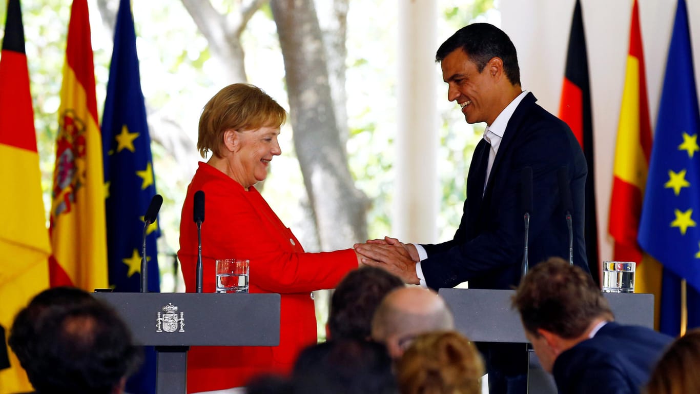 Kanzlerin Merkel trifft am Wochenende Spaniens Regierungschef Pedro Sánchez: Gemeinsam hat man sich auf auf einen Flüchtlingsdeal zwischen beiden Ländern geeinigt. Weitere Staaten sollen folgen.