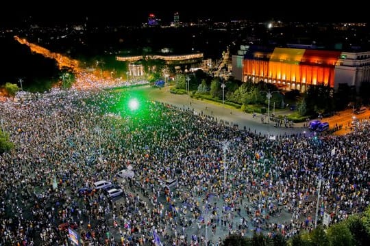 Erneut hatten sich Tausende Menschen vor dem Regierungssitz in Bukarest versammelt.