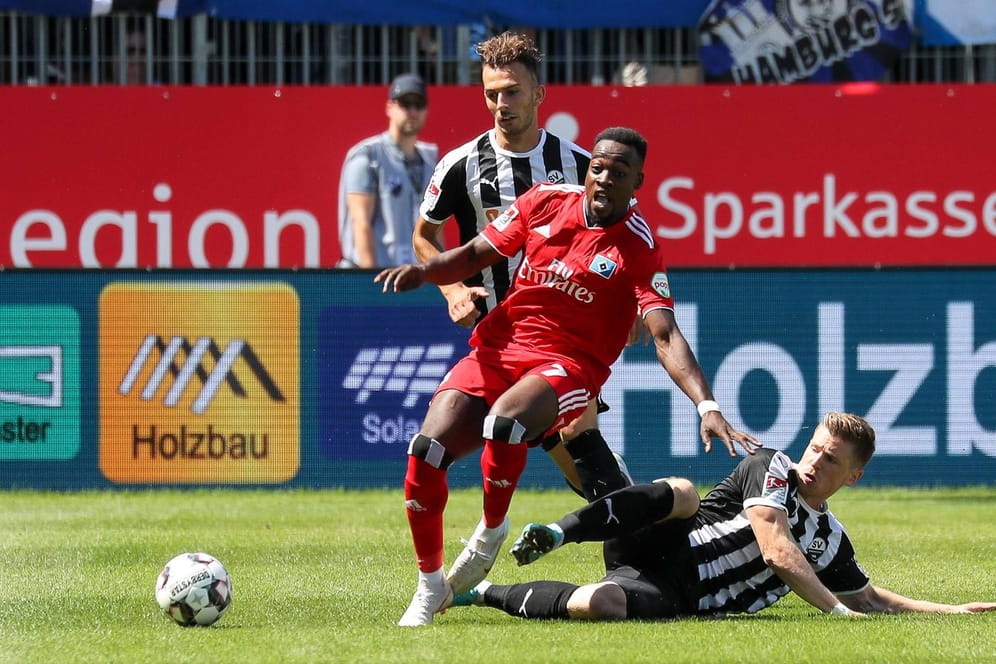 Torschütze zum 1:0: Khaled Narey (rot) vom Hamburger SV.