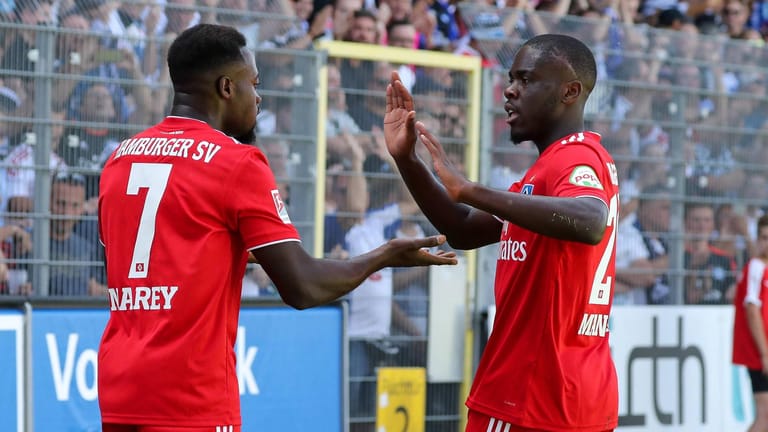 Gute Laune bei den HSV-Spielern: Khaled Narey (links) und Orel Mangala bejubeln den Sieg gegen Sandhausen.