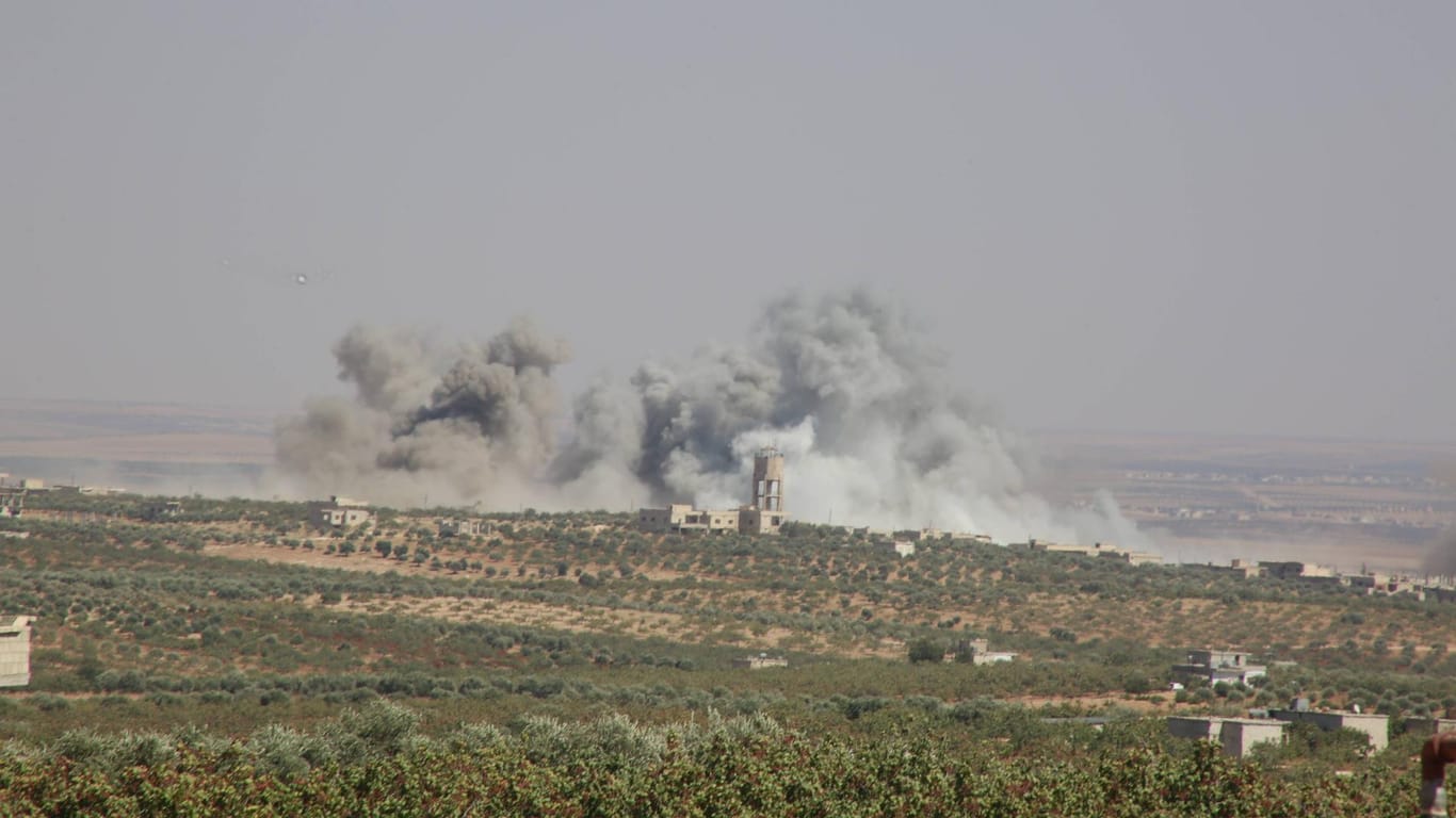 Die Region Idlib, Syrien. Bei einer Explosion eines Waffenlagers sind dutzende Menschen verletzt worden.