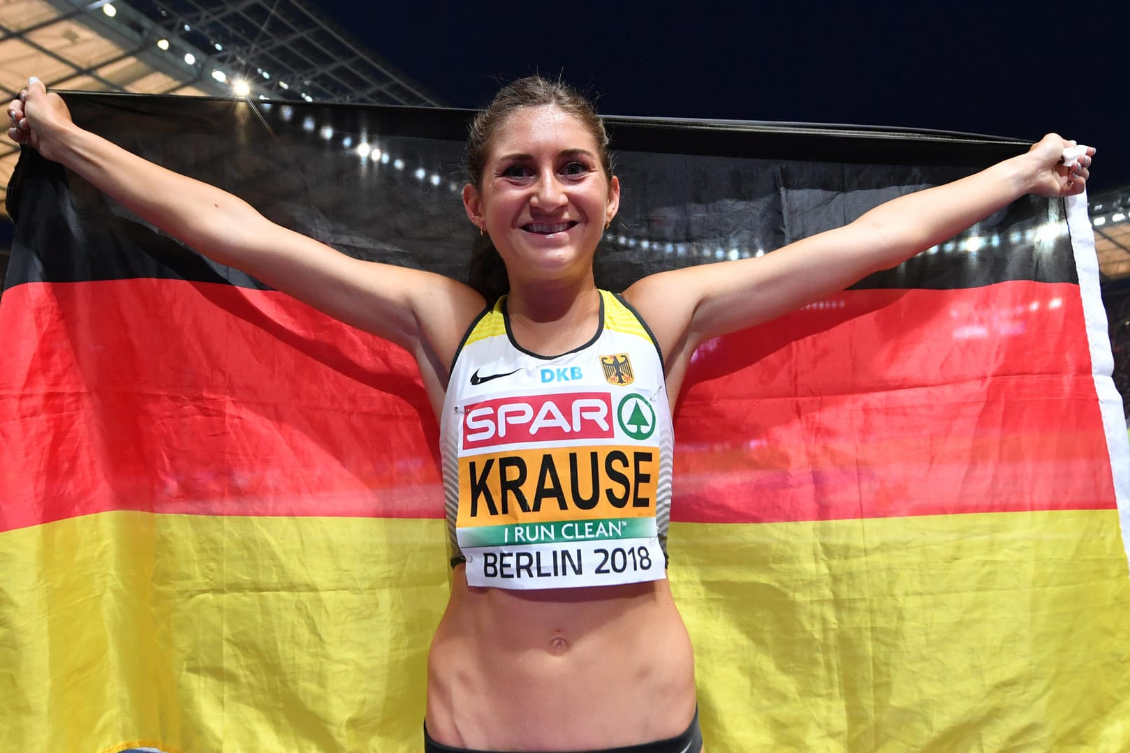 Gesa Felicitas Krause jubelt über ihren Sieg: Die 26-Jährige holte Gold über 3000 m Hindernis.