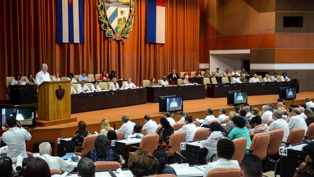 Parlamentarier in Havanna debattieren ein Verfassungsreform.