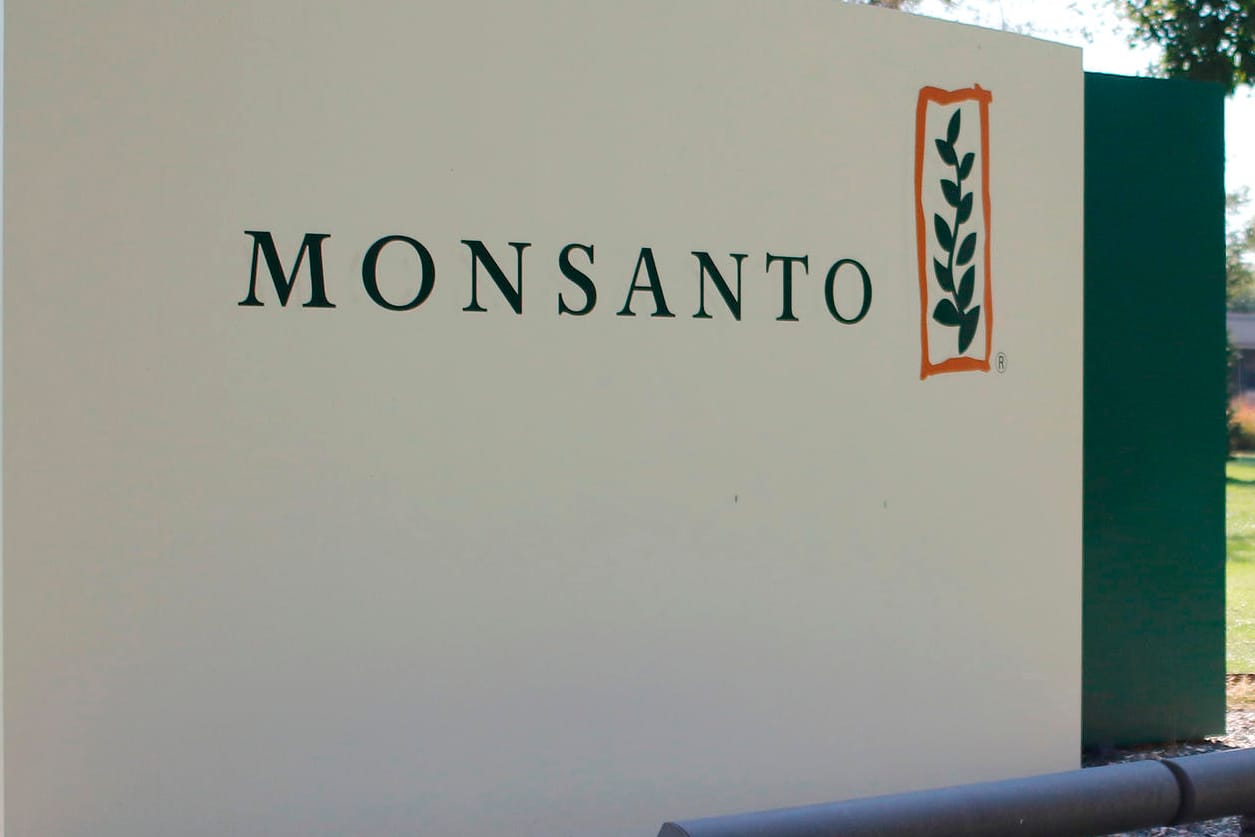 Ein Schild mit der Aufschrift Monsanto steht am Eingang zum Hauptsitz der Firma.