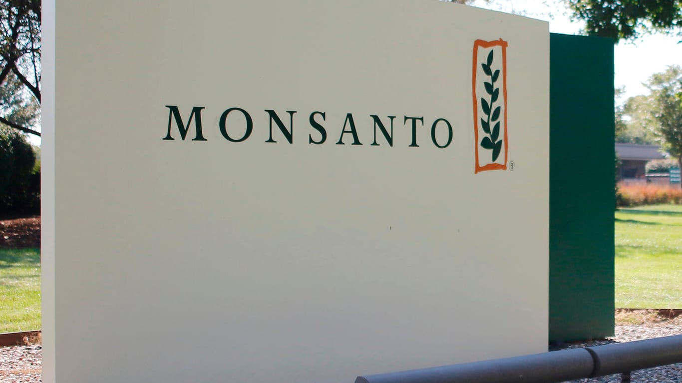 Ein Schild mit der Aufschrift Monsanto steht am Eingang zum Hauptsitz der Firma.