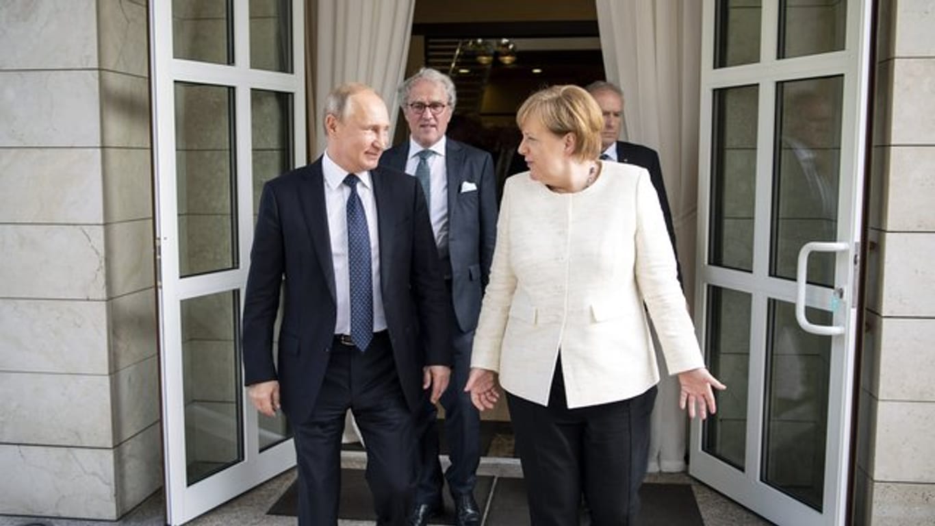 Kremlchef Wladimir Putin und Bundeskanzlerin Angela Merkel im russischen Badeort Sotschi.