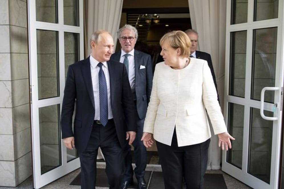 Kremlchef Wladimir Putin und Bundeskanzlerin Angela Merkel im russischen Badeort Sotschi.