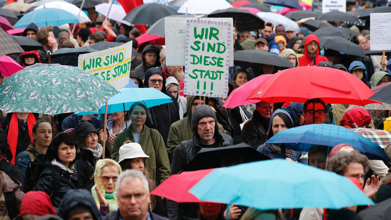 Demonstranten in Berlin: Wer kann es sich leisten, in Großstädten zu wohnen?