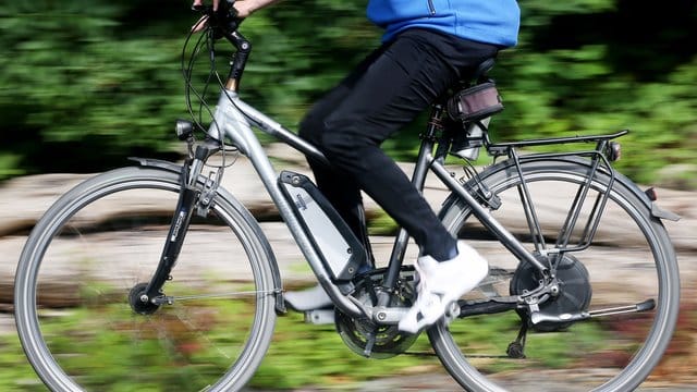 46,7 Prozent der Menschen in Deutschland ist noch nie mit einem E-Bike gefahren. 46,7 Prozent der Menschen in Deutschland ist noch nie mit einem E-Bike gefahren.