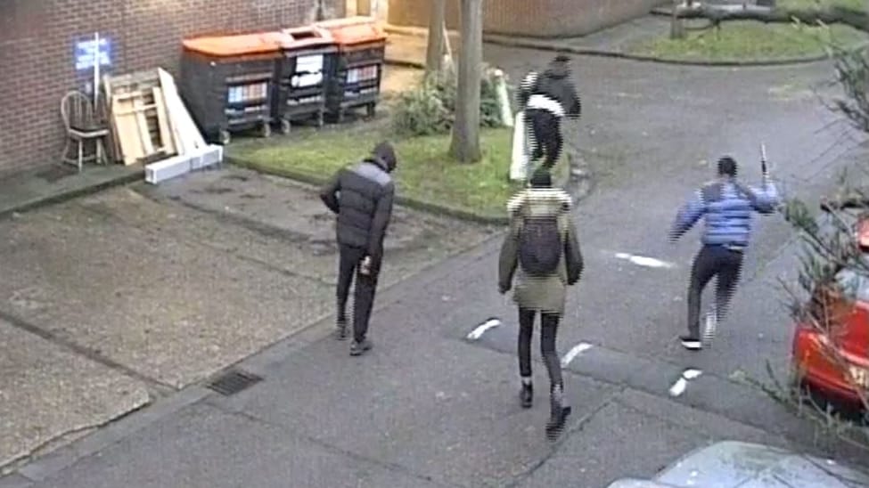 Die beiden Models verabredeten sich vor der Wohnung von Harry Uzoka. Bei der Rauferei wurde der 25-jährige Uzoka tödlich verletzt. Die beiden Models verabredeten sich vor der Wohnung von Harry Uzoka. Bei der Rauferei wurde der 25-jährige Uzoka tödlich verletzt.
