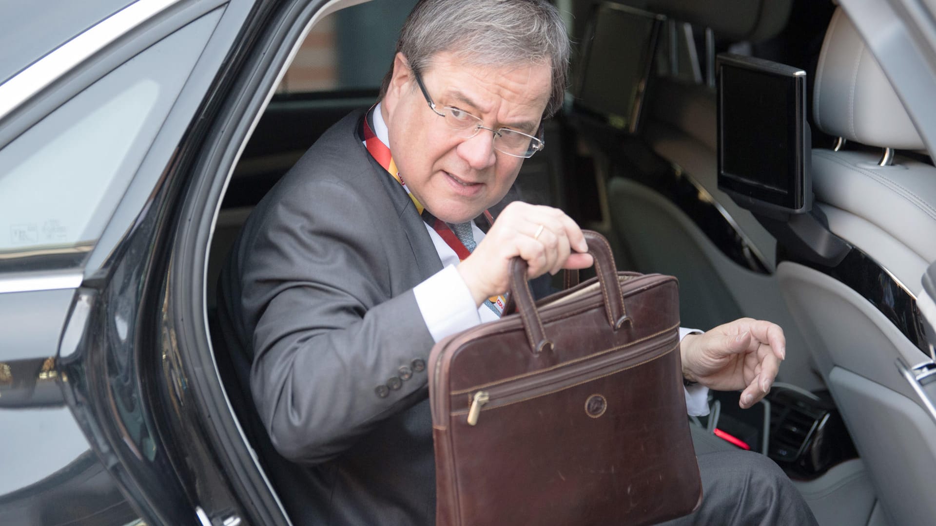 Armin Laschet (CDU), Ministerpräsident von Nordrhein-Westfalen: Laschets Dienstwagen gehört zu den Schmutzigsten.