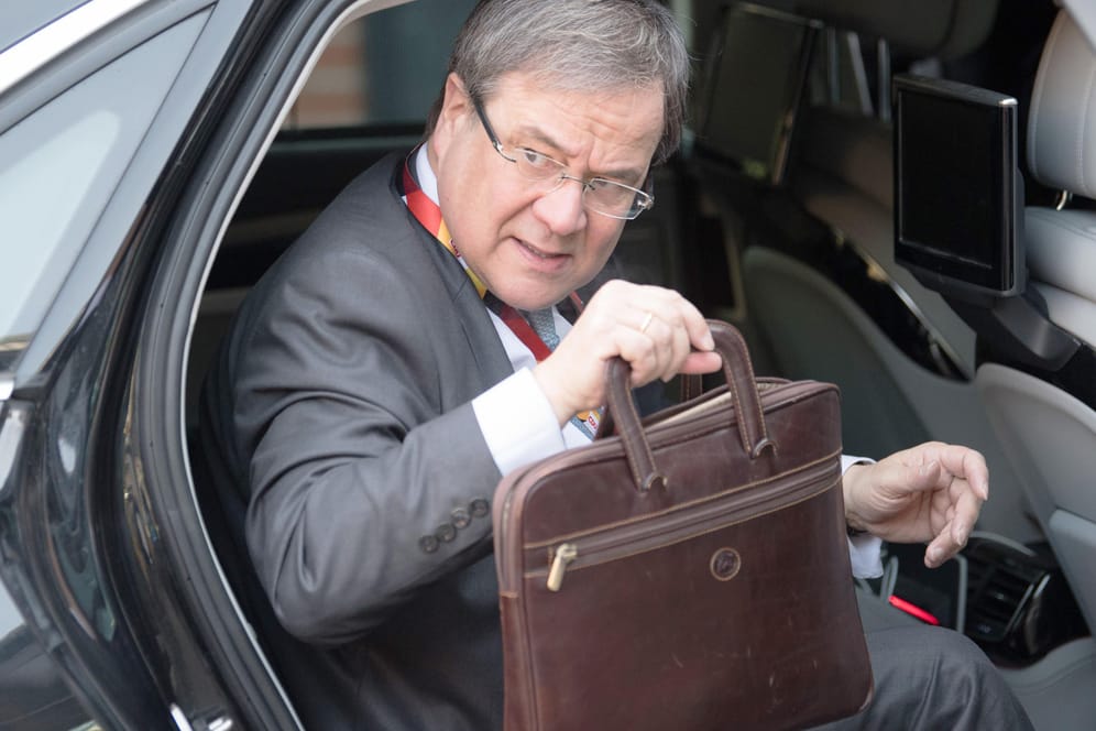 Armin Laschet (CDU), Ministerpräsident von Nordrhein-Westfalen: Laschets Dienstwagen gehört zu den Schmutzigsten.
