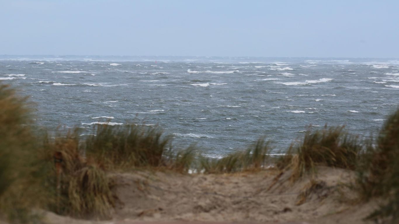Blick auf die Nordsee von der Insel Langeoog (Archivbild): Eine Gruppe Forscher aus Hannover konnten nachweisen, dass das Becken der Nordsee immer tiefer wird – und dass diese Entwicklung immer schneller vonstatten geht.