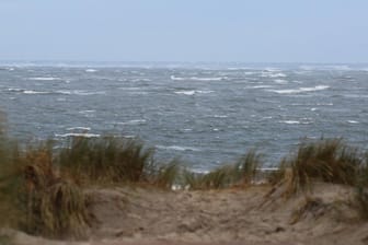 Blick auf die Nordsee von der Insel Langeoog (Archivbild): Eine Gruppe Forscher aus Hannover konnten nachweisen, dass das Becken der Nordsee immer tiefer wird – und dass diese Entwicklung immer schneller vonstatten geht.