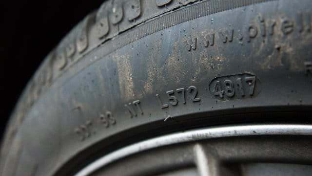 Die letzten vier Ziffern der DOT-Nummer geben mit den ersten beiden Ziffern die Produktionswoche und mit den letzten beiden Ziffern das Produktionsjahr an. Die letzten vier Ziffern der DOT-Nummer geben mit den ersten beiden Ziffern die Produktionswoche und mit den letzten beiden Ziffern das Produktionsjahr an.