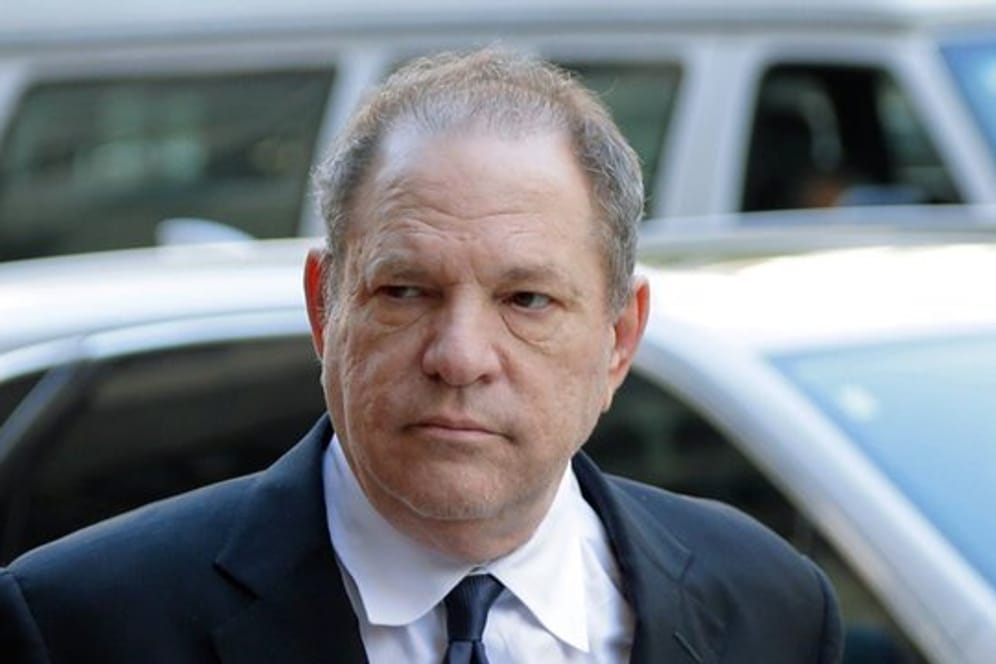 Harvey Weinstein, ehemaliger US-Filmproduzent, vor einem Gerichtsgebäude in New York.
