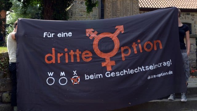 Die "dritte Option" im Geburtsregister für intersexuelle Personen wird bald kommen.