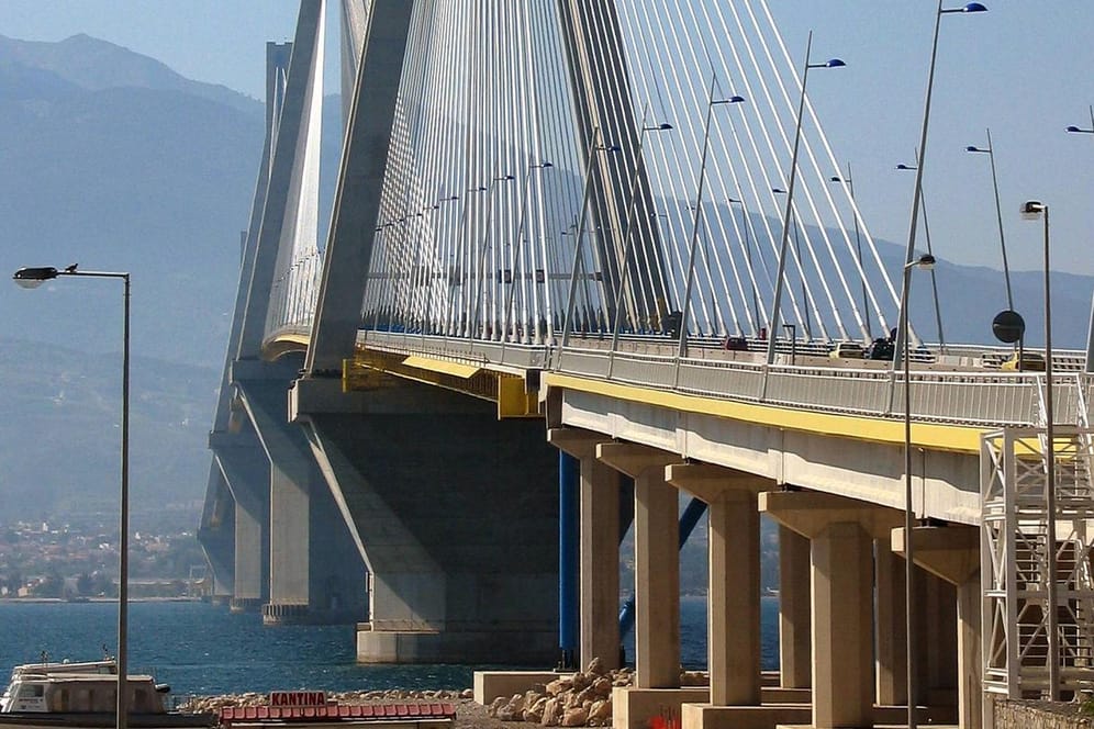 Die "Harilaos Trikoupis"-Brücke in Patras: Die meisten Brücken in Griechenland sind nicht älter als 20 Jahre und gelten als sicher.