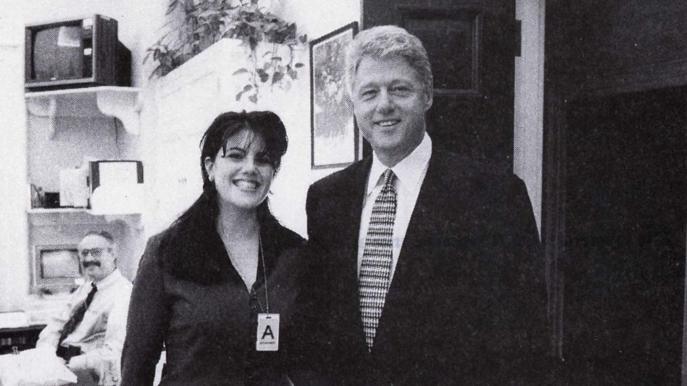 Bill Clinton mit Monica Lewinsky am 17. November 1995: Die – zunächst geleugnete – Affäre mit seiner Praktikantin hätte Clinton beinahe das Präsidentenamt gekostet.