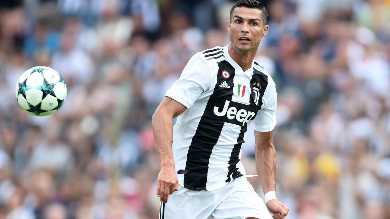 Cristiano Ronaldo im Trikot seines neuen Vereins Juventus Turin. Er scheint sich schnell eingelebt zu haben in Italien.