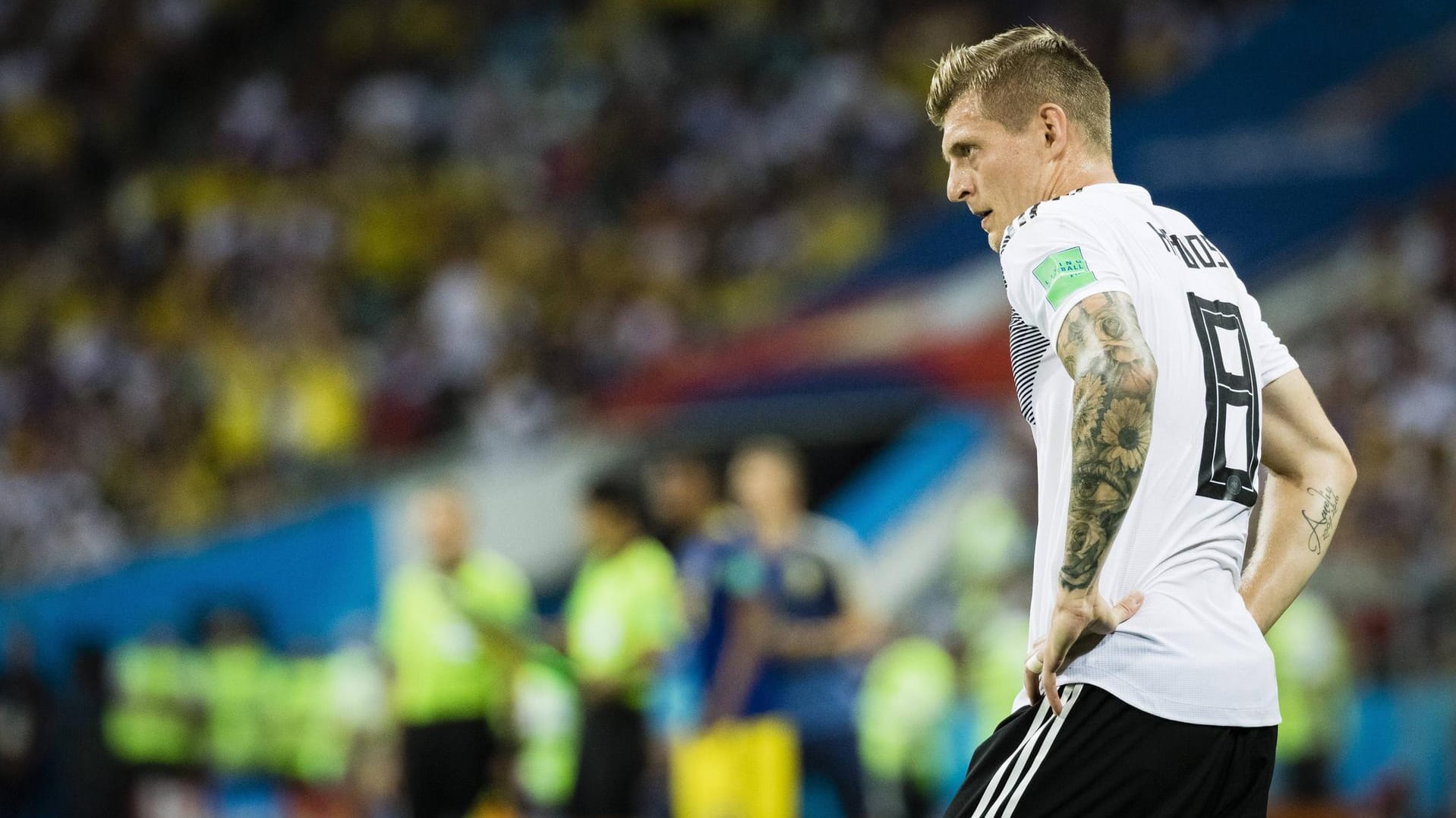 Toni Kroos bei der katastrophalen WM im Spiel gegen Schweden. Die Fans hatten schon Angst, er würde das Trikot der Nationalmannschaft nie mehr überstreifen.