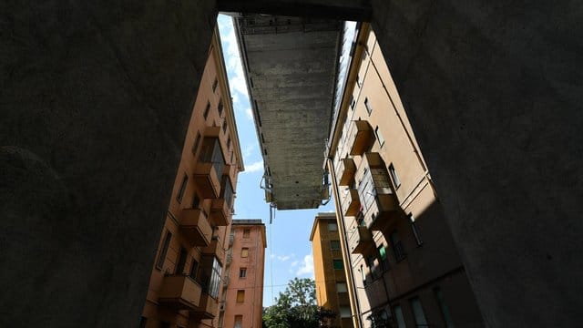 Die Katastrophe von Genua ist ein Kollaps, an dem sich mehr entscheiden dürfte, als nur die Zukunft einer Brücke. Die Katastrophe von Genua ist ein Kollaps, an dem sich mehr entscheiden dürfte, als nur die Zukunft einer Brücke.