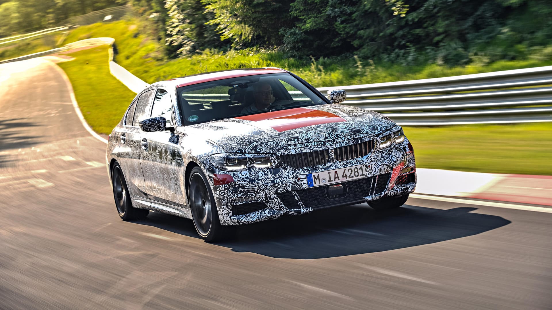 BMW 3er: Beim noch leicht getarnten neuen 3er legt BMW am Nürburgring letzte Hand an. BMW 3er: Beim noch leicht getarnten neuen 3er legt BMW am Nürburgring letzte Hand an.