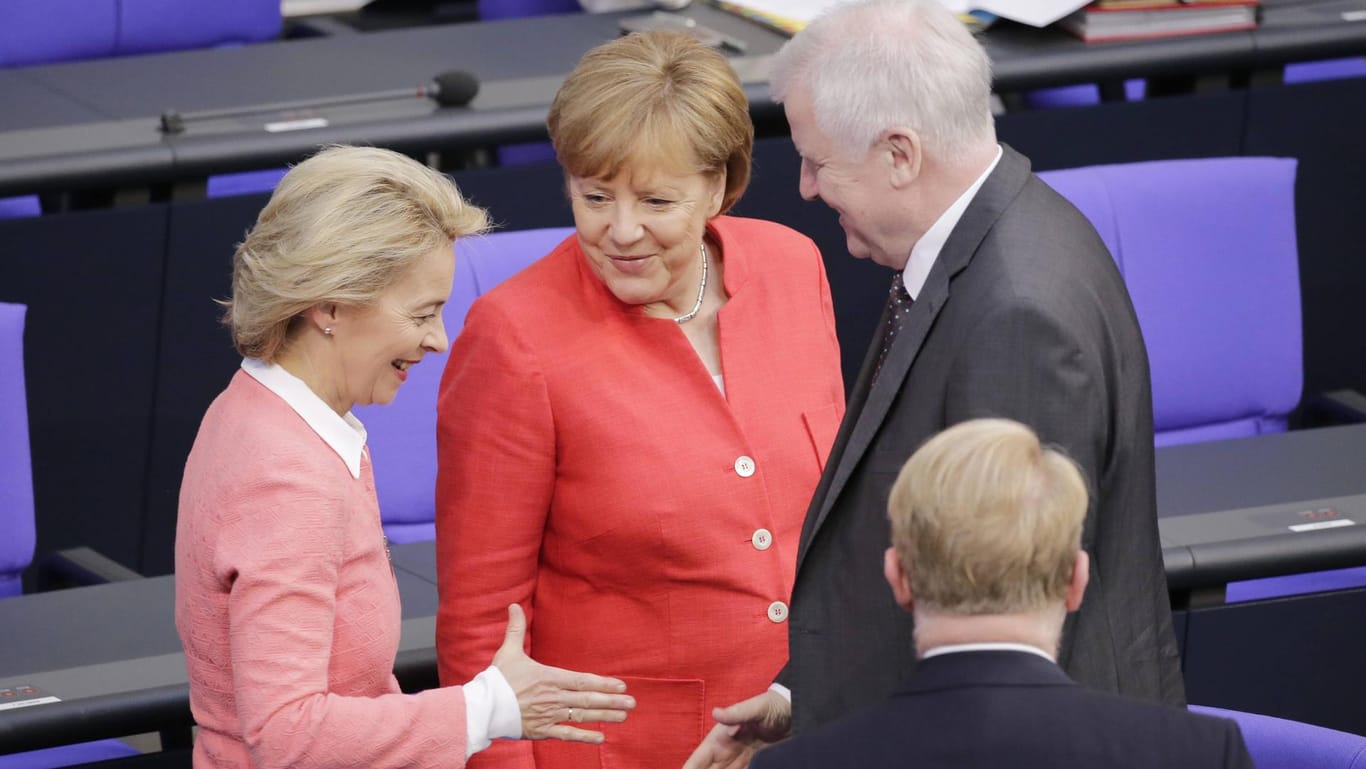 Ursula von der Leyen, Angela Merkel und Horst Seehofer (v.l.): Die Mehrheit der Deutschen glaubt nicht daran, dass die Bundesregierung die wichtigen Probleme nach der Sommerpause angehen wird.